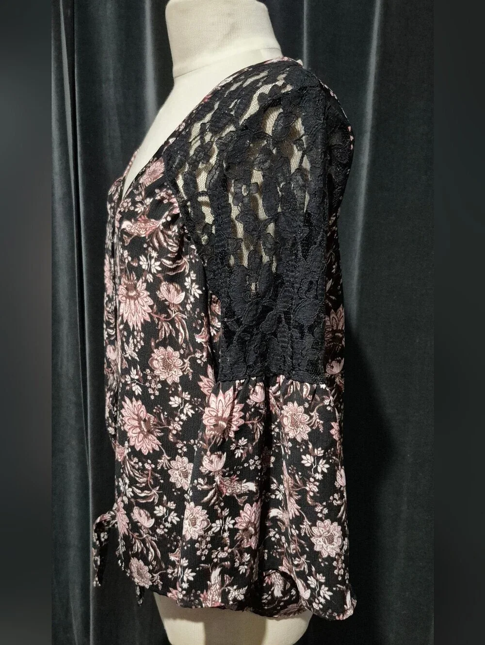 Knox Rose Black Button-Front Floral Top with Pink Print (Box B) - Picture 2 of 9